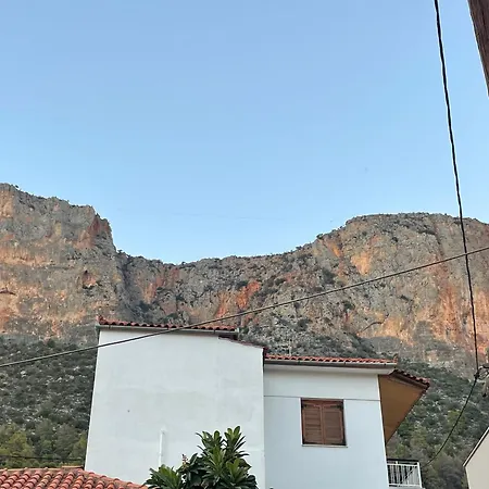 το σπίτι του καντήλα * Leonídion