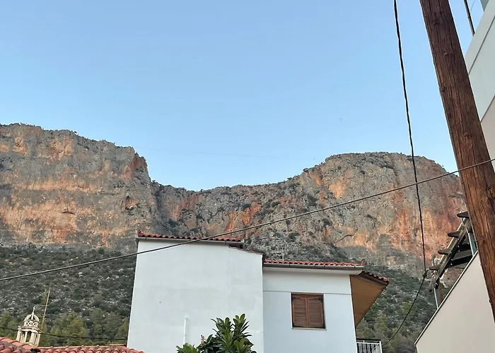 Το Σπίτι Του Καντήλα * Leonídion